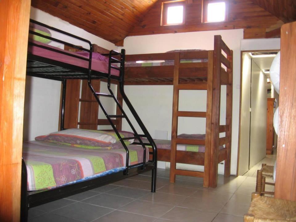 Gite Les Carillons Hostel Силаос Екстериор снимка